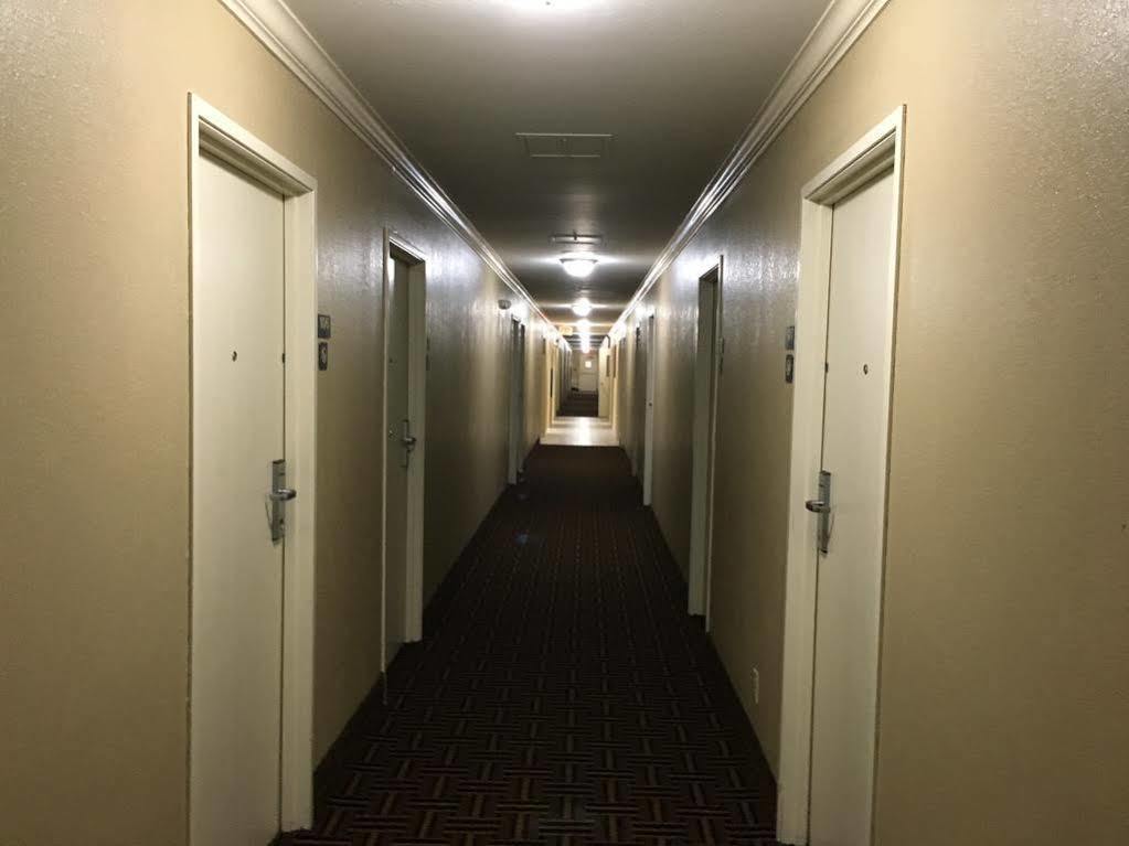 Super 8 By Wyndham Vicksburg Motel Buitenkant foto